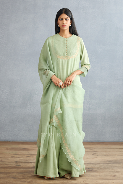 Gul-Neer Varini Odhni