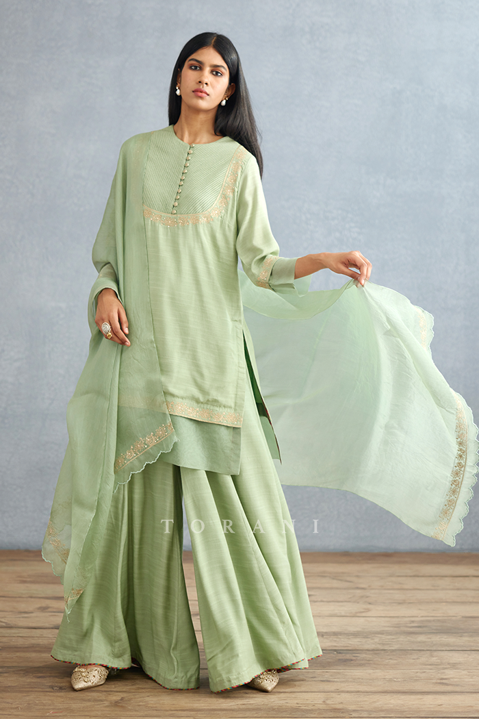 Gul-Neer Varini Odhni