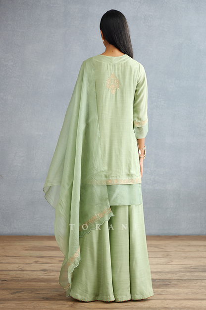 Gul-Neer Varini Odhni