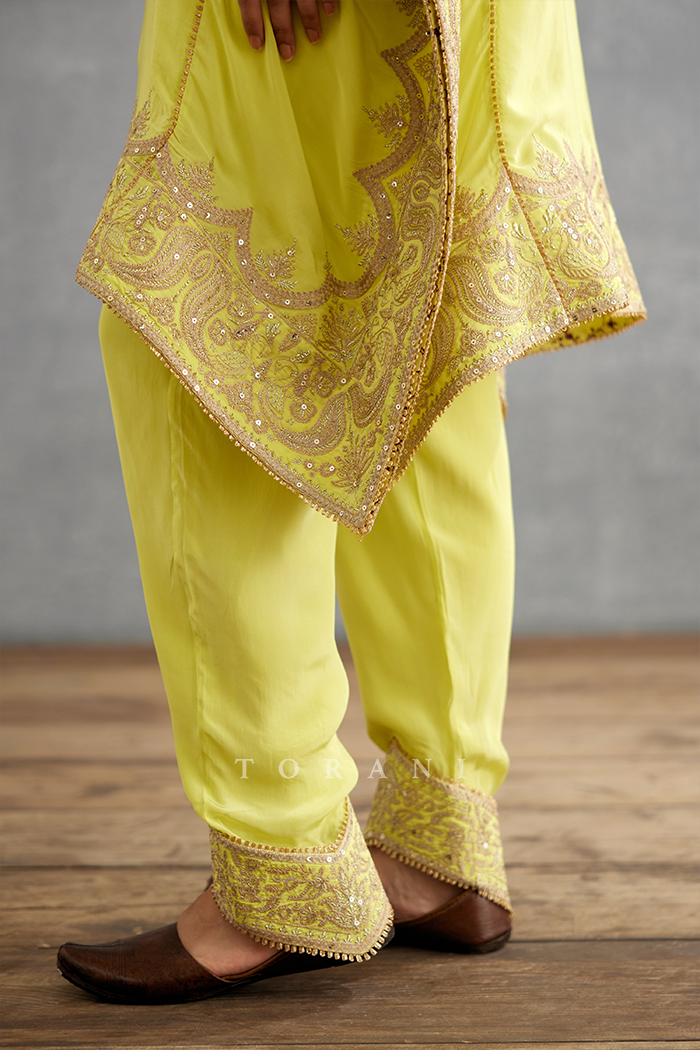 Gul-Mina Aaira Kaftan Set