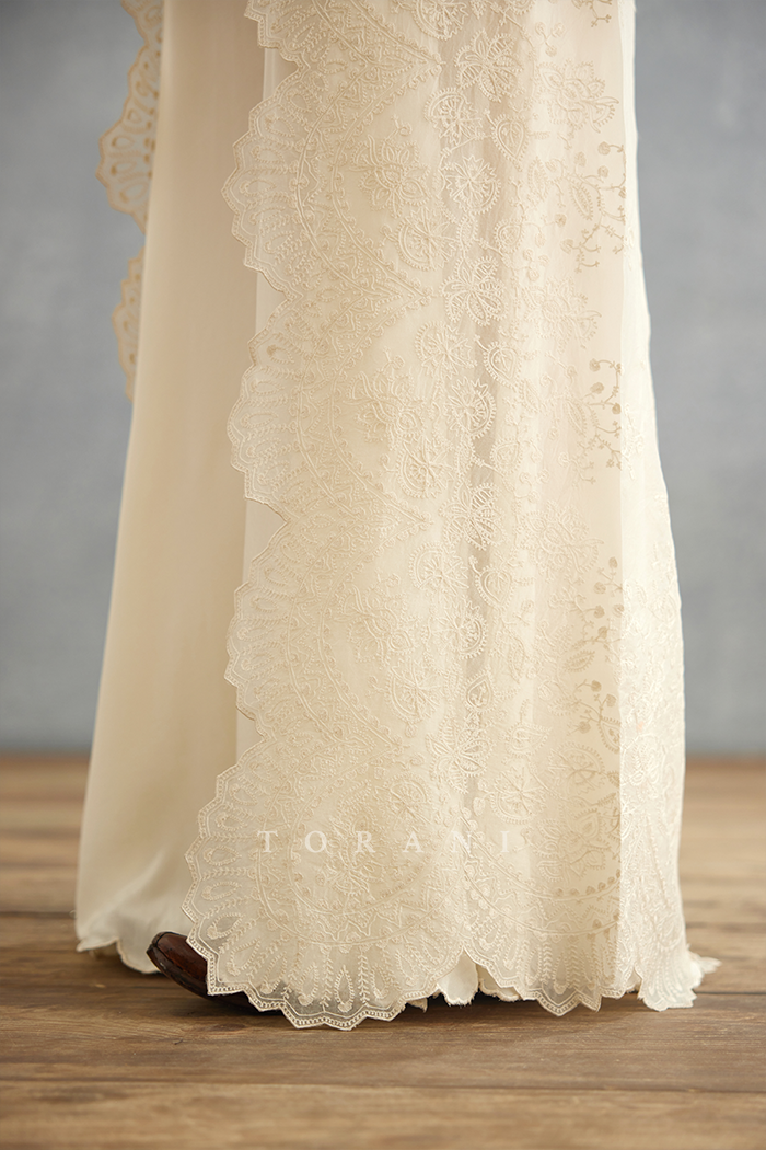 Gul-Bano Daavya Cape