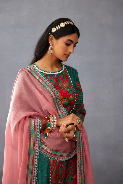Dil Nawaz Areeba Kurta Set