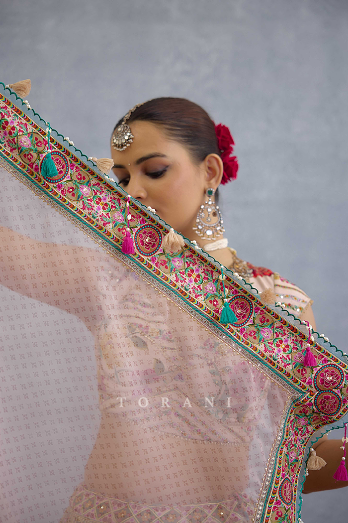 Kasturi Javeri Odhni