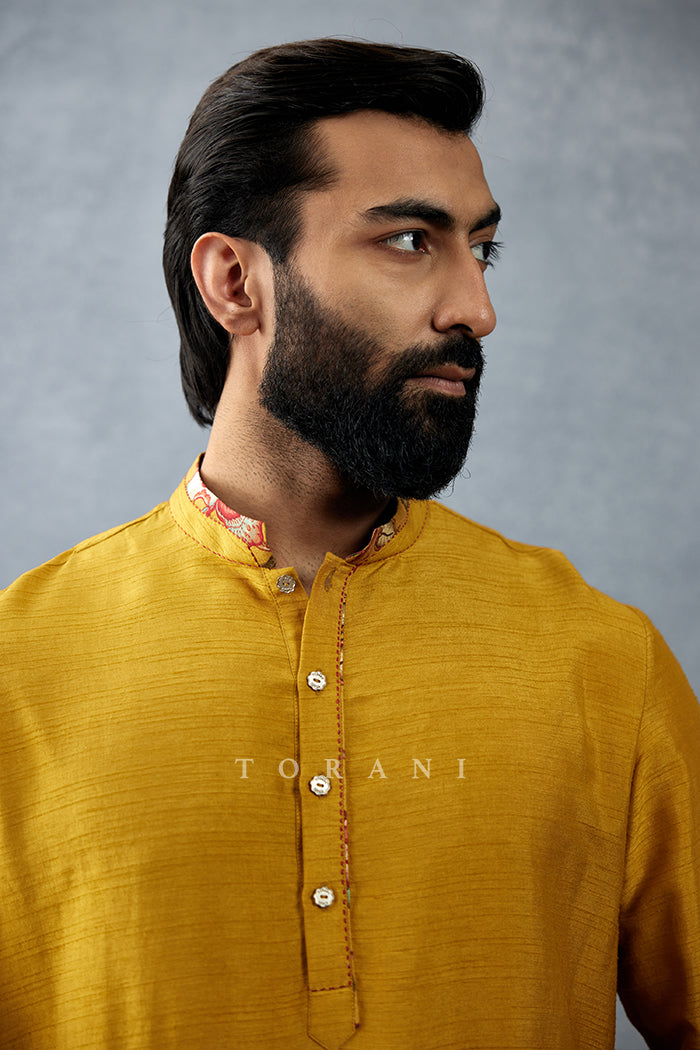 Sunehra Yagna Bandi Set