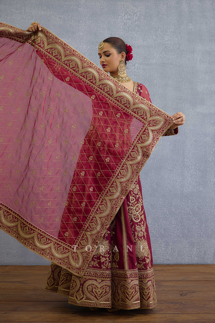 Surkh Fariha Odhni