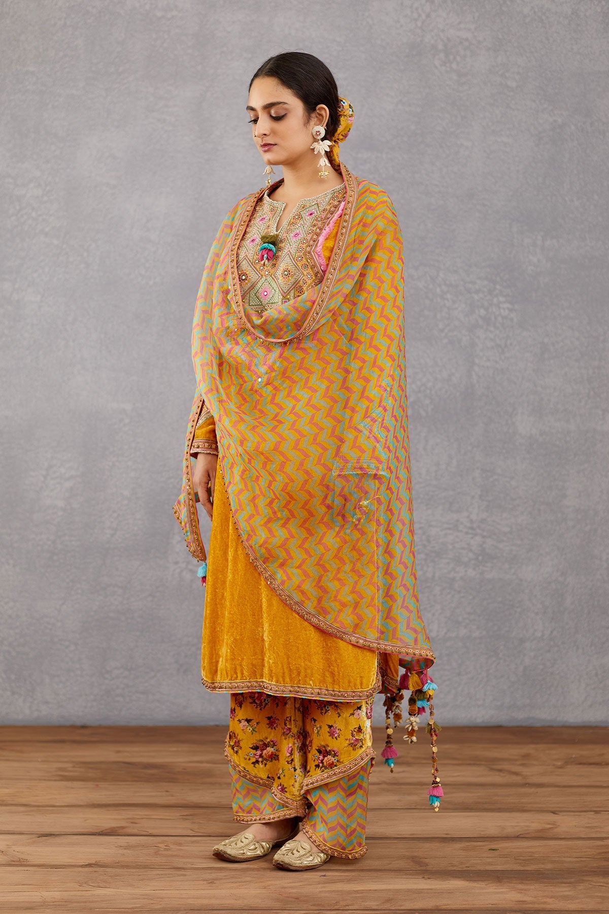 Sunehra Zeenat Odhni