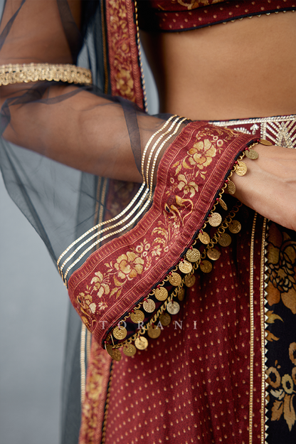 Gulghast Fatima Farhat Cape Set