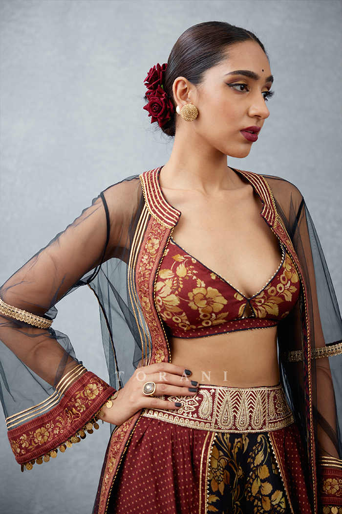 Gulghast Fatima Farhat Cape Set