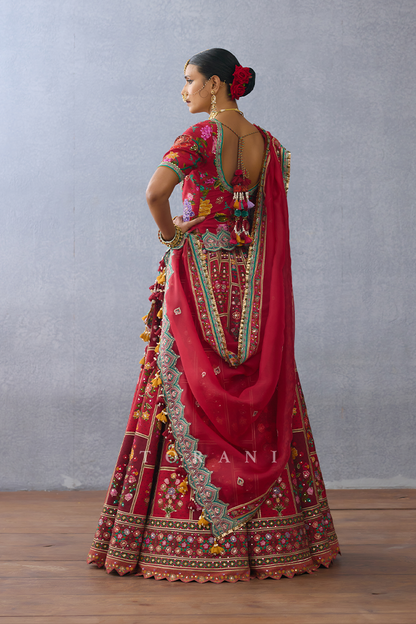 Dil Surkh Avora Lehenga Set