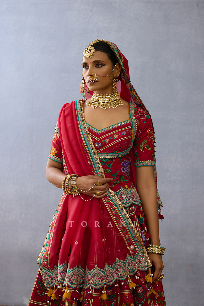 Dil Surkh Avora Odhni