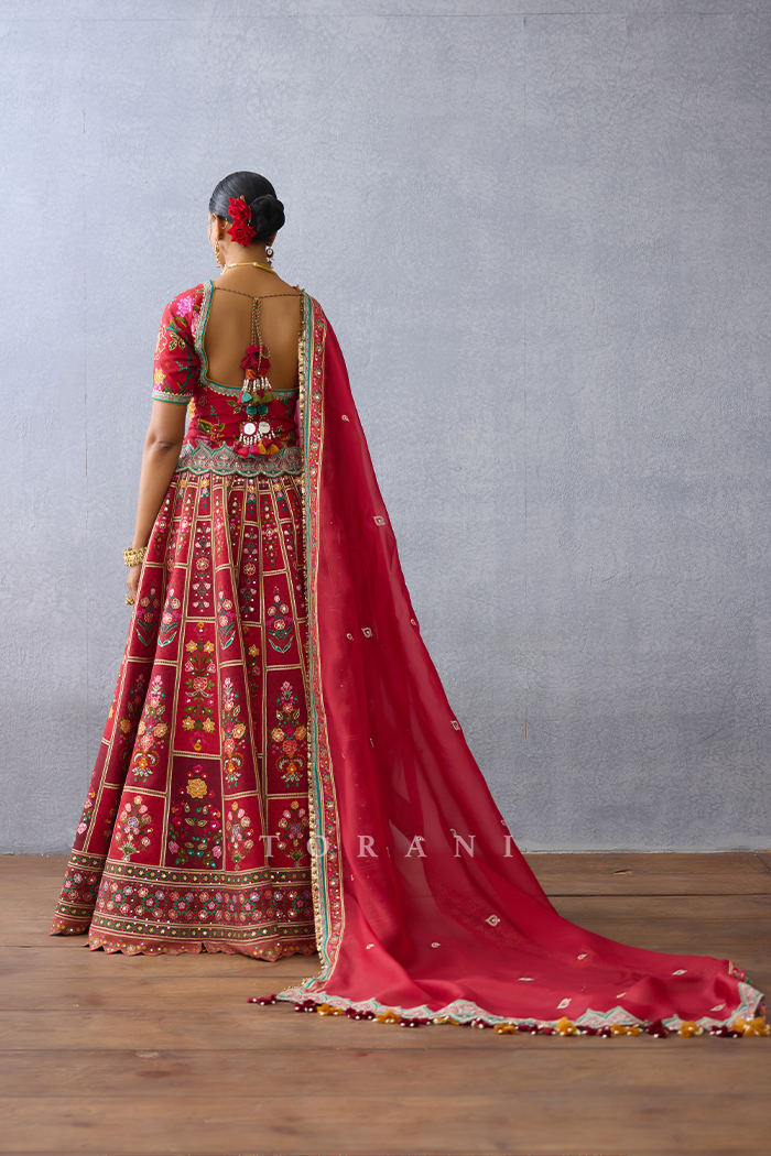 Dil Surkh Avora Odhni