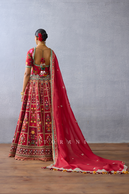 Dil Surkh Avora Odhni