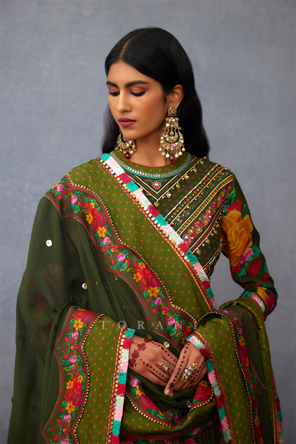 Dil Saaz Zareen Odhni