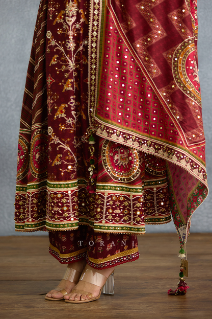 Surkhi Tisya Kurta Set