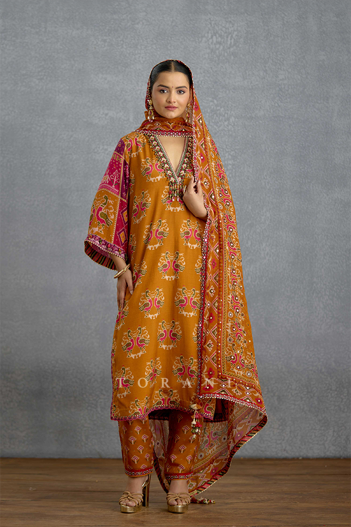 Sunehri Virasa Patola Kurta Set