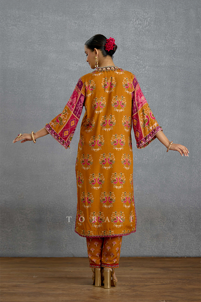 Sunehri Virasa Patola Kurta Set