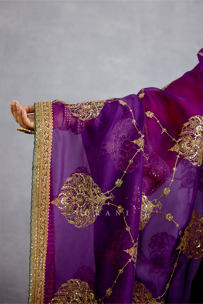 Mehrang Amna Kurta Set