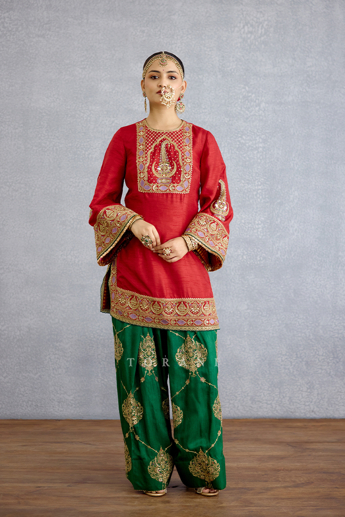 Mehrang Amna Kurta Set