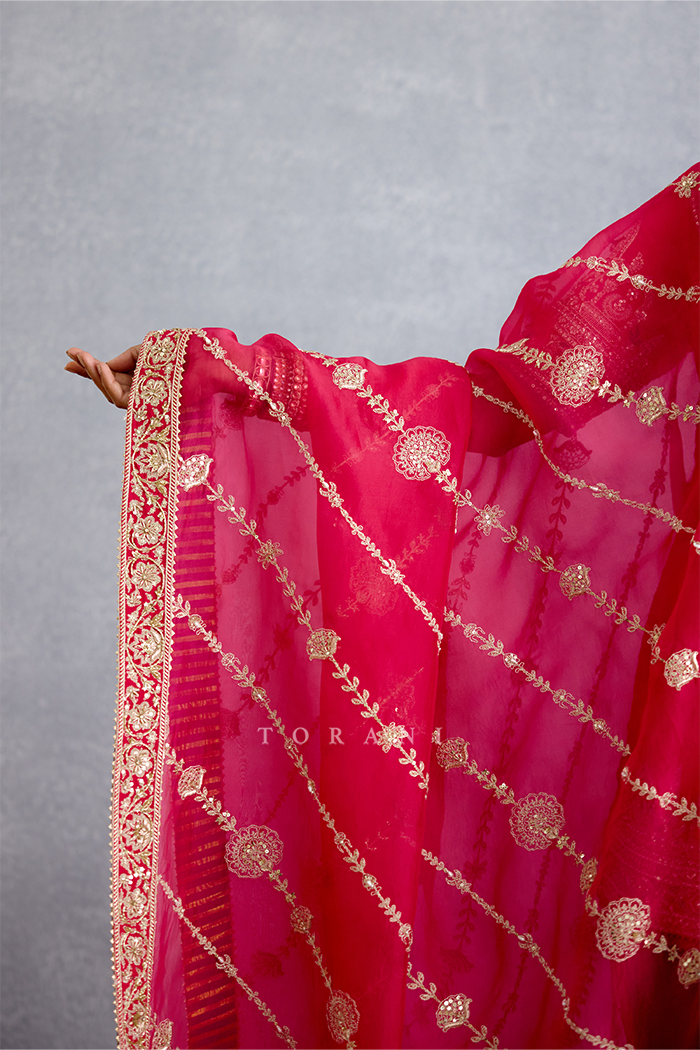 Gul-Naaz Samaira Kurta Set