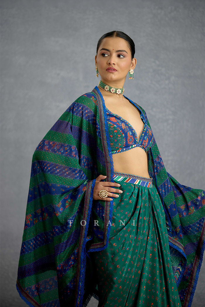 Mayurakshi Neelrang Cape Set