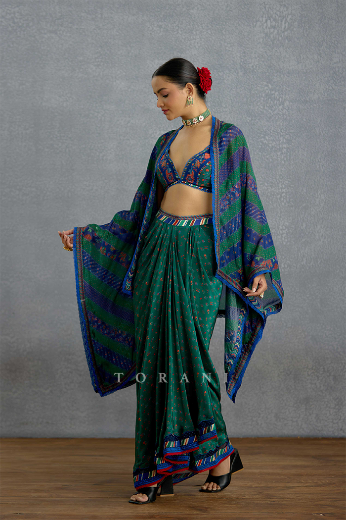 Mayurakshi Neelrang Cape Set