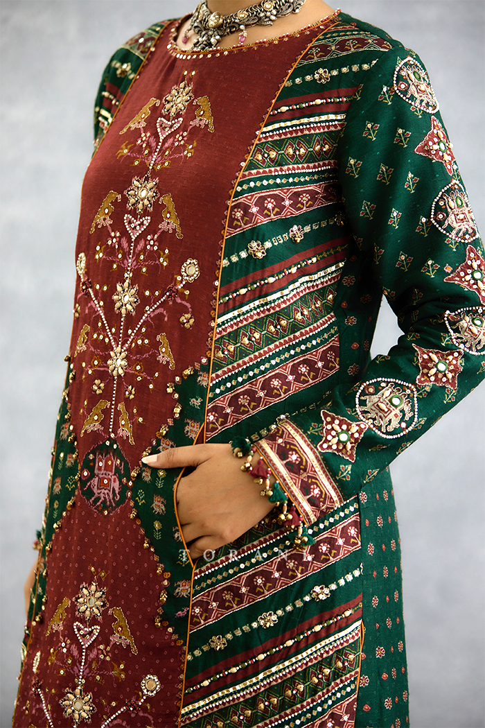 Trinaja Surkhi Pranshi Kurta Set