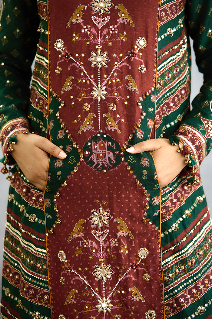 Trinaja Surkhi Pranshi Kurta Set