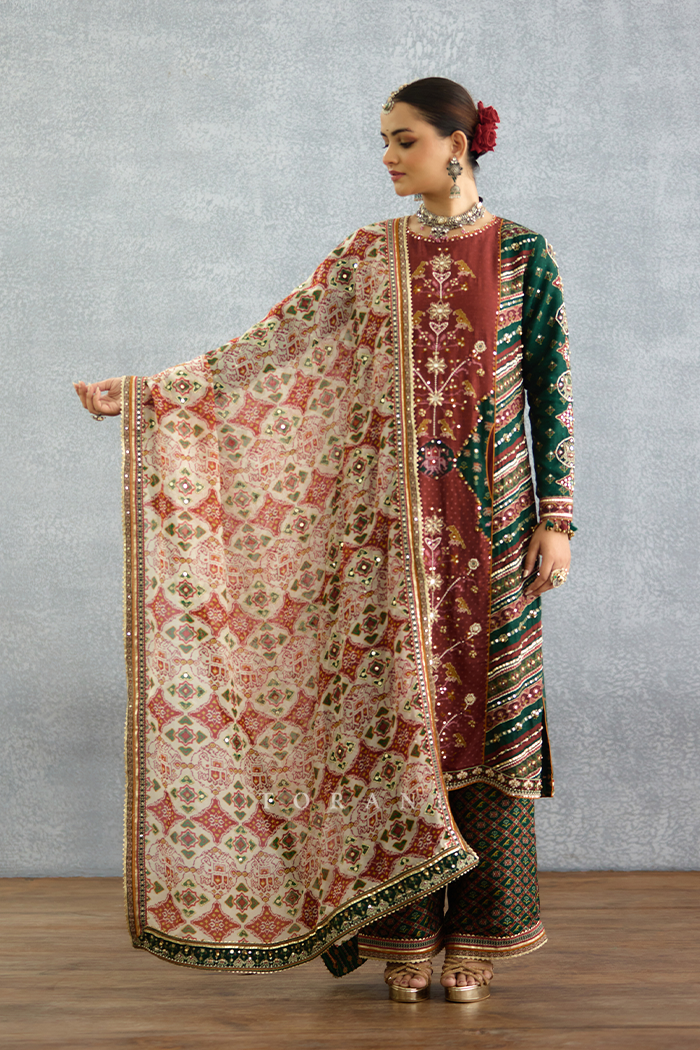 Trinaja Surkhi Pranshi Kurta Set