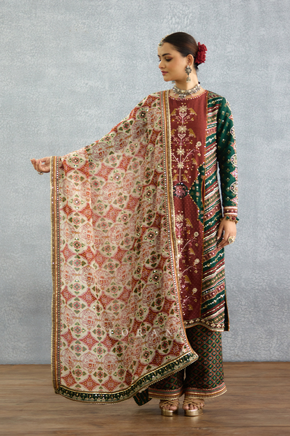 Trinaja Surkhi Pranshi Kurta Set