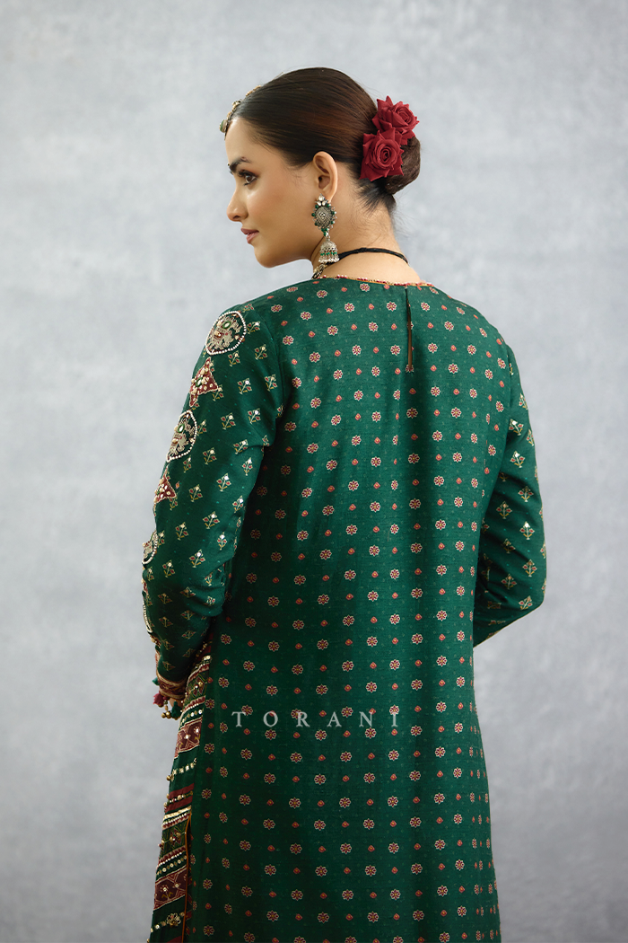 Trinaja Surkhi Pranshi Kurta Set