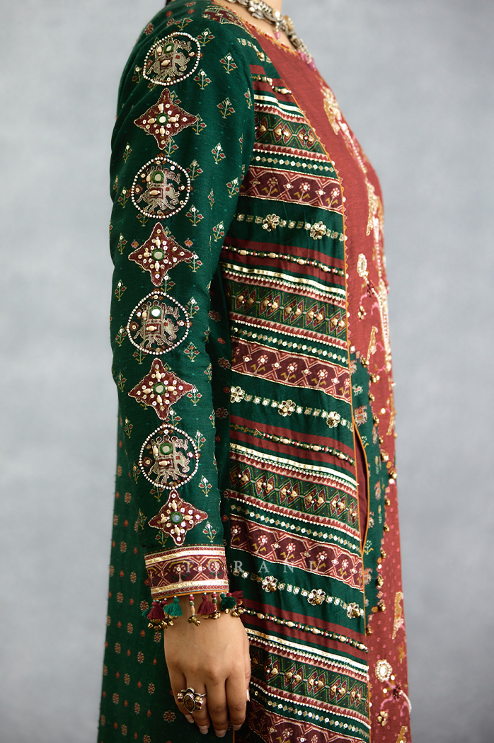 Trinaja Surkhi Pranshi Kurta Set