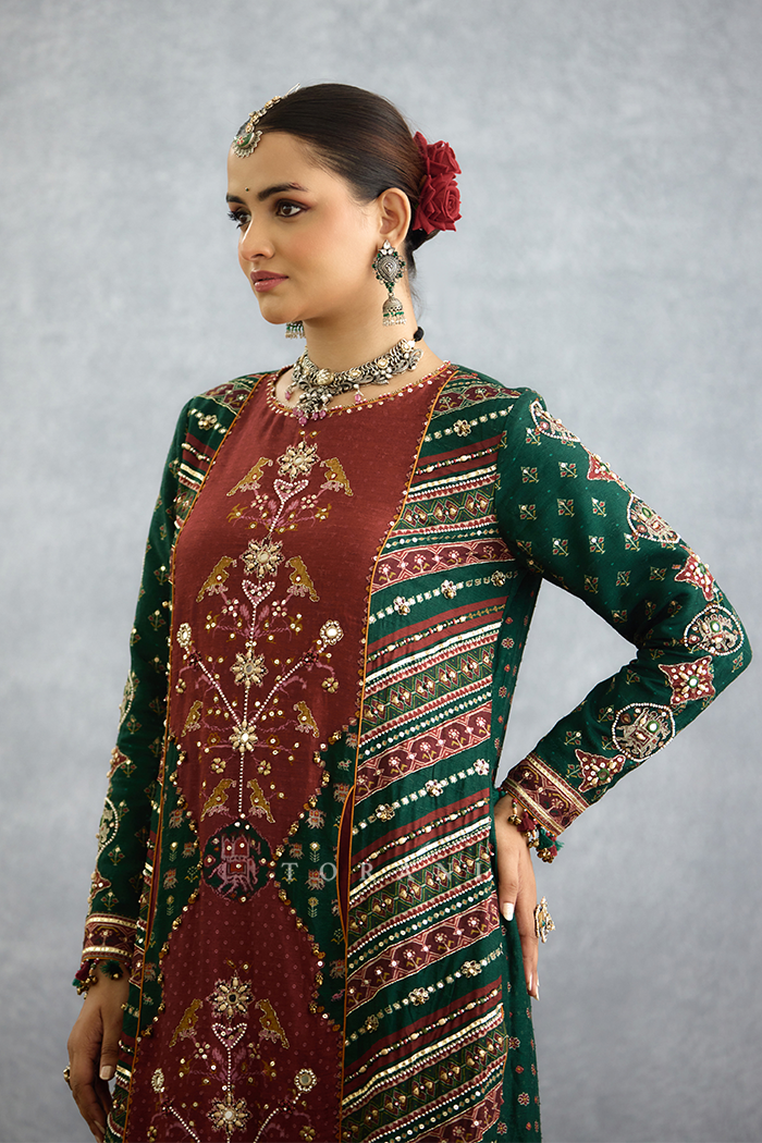 Trinaja Surkhi Pranshi Kurta Set