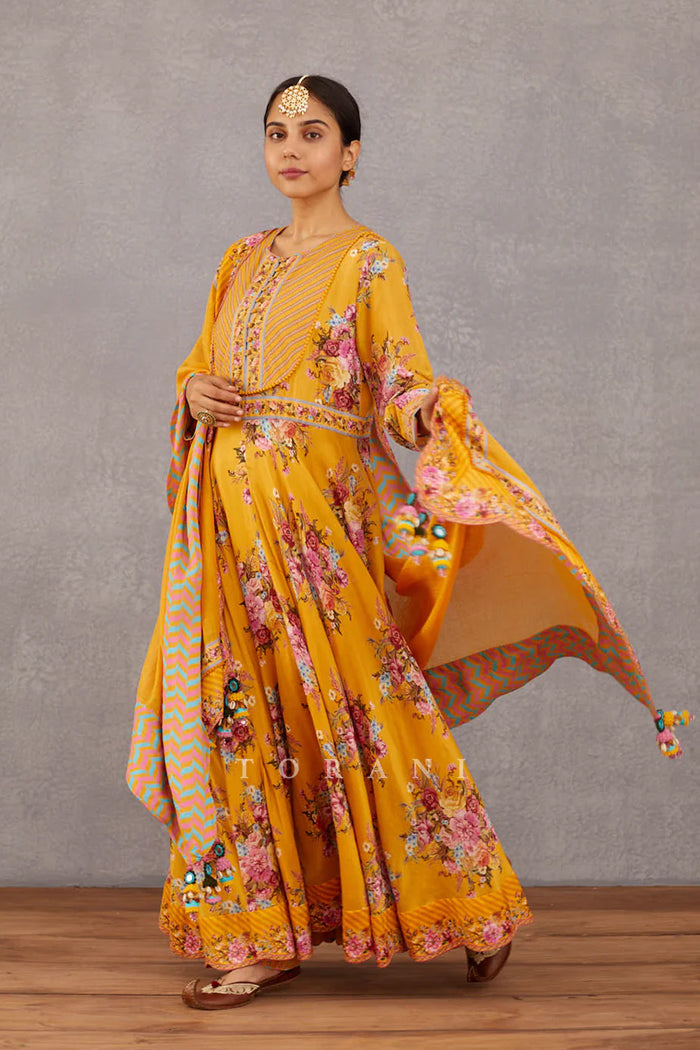 Sunhera Saeeda Odhni