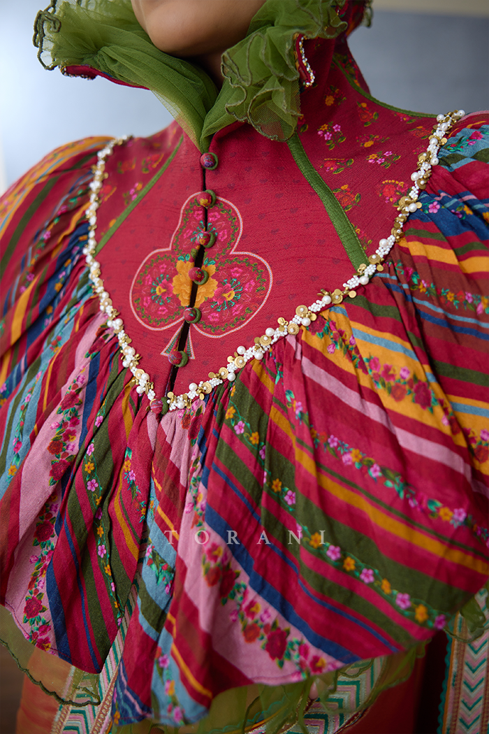 Dil Surkh Layla Neck Cape