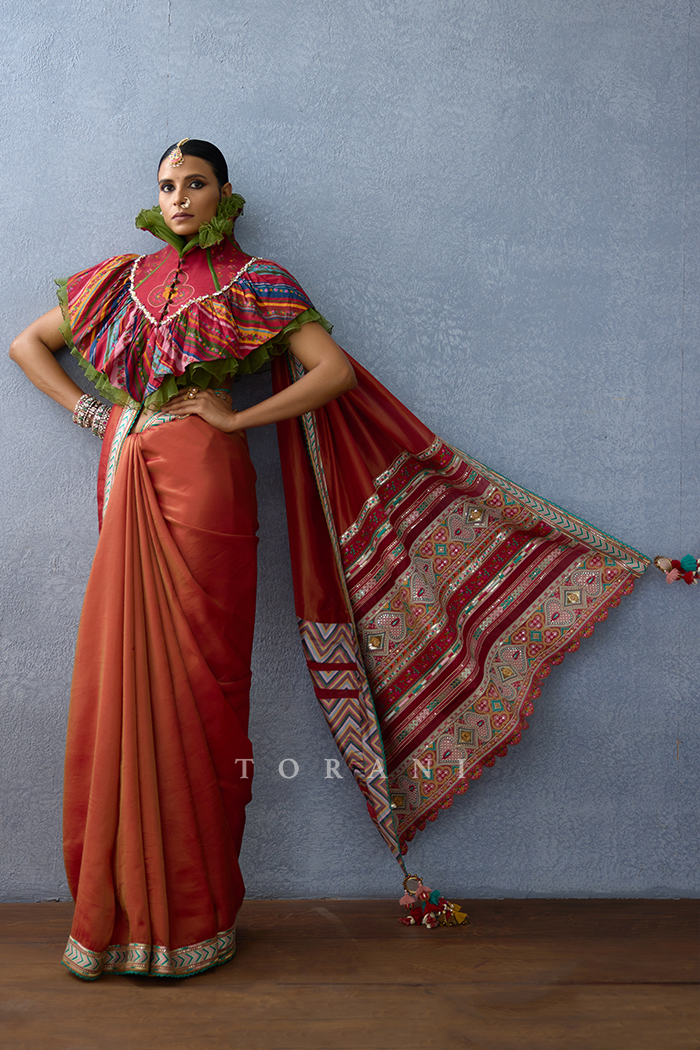 Dil Surkh Layla Neck Cape