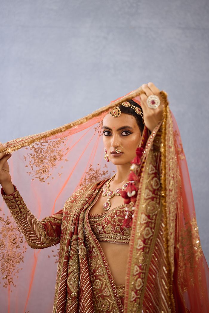 Gerua Subhi Veil Odhni