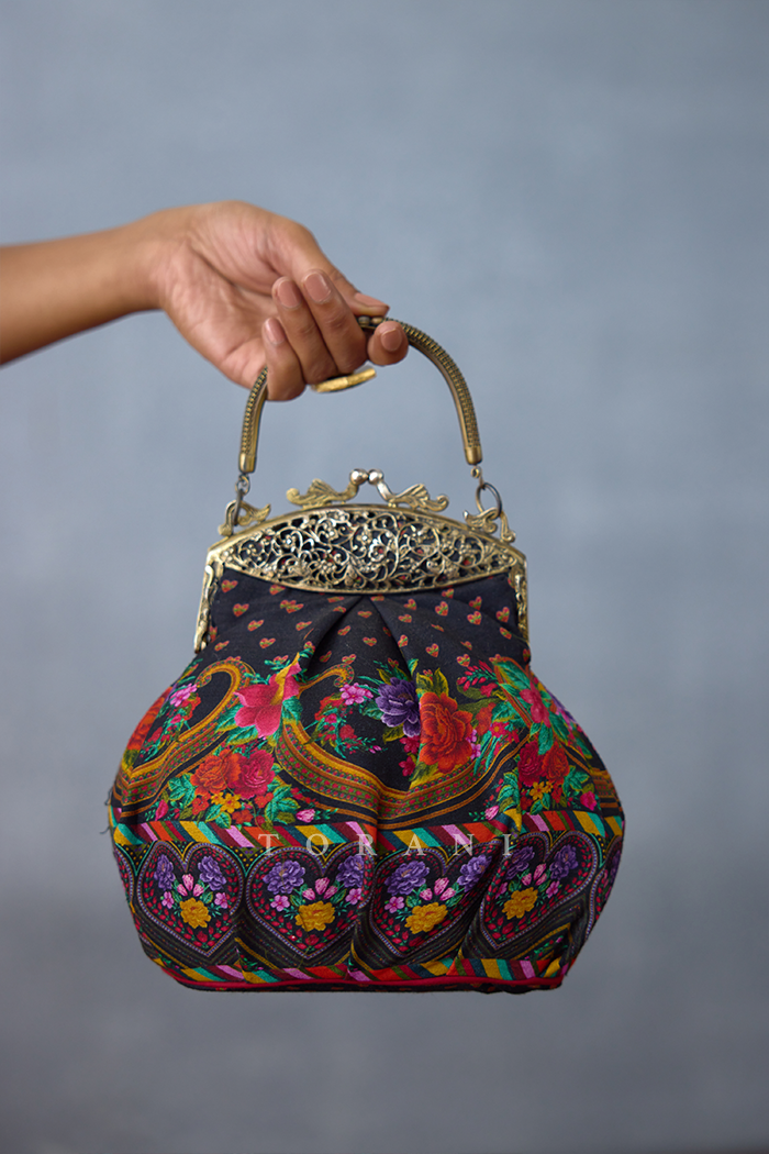 Dil Shaad Ati Clutch Bag
