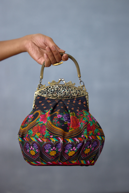 Dil Shaad Ati Clutch Bag