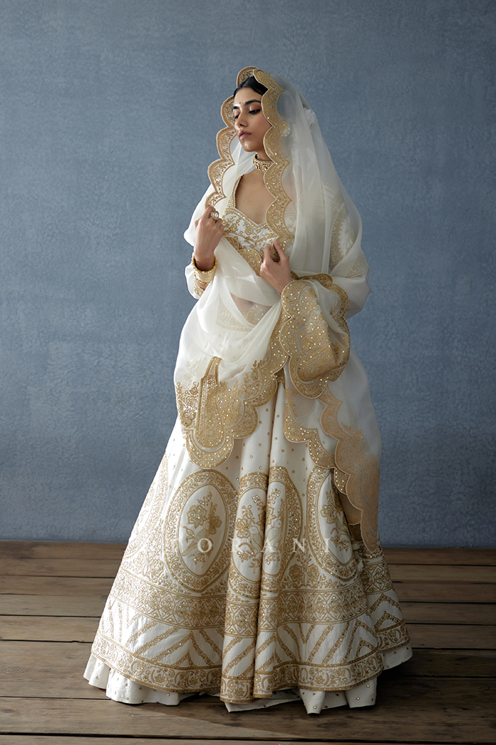 Gul-Bano Asharfi Odhni