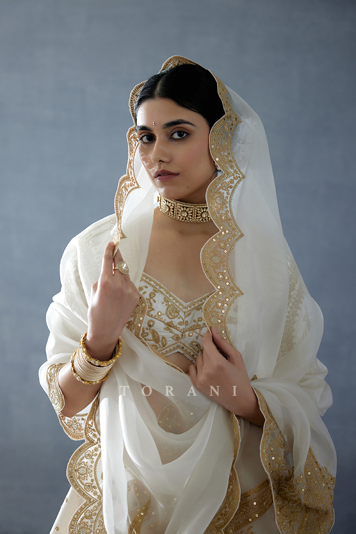 Gul-Bano Asharfi Odhni