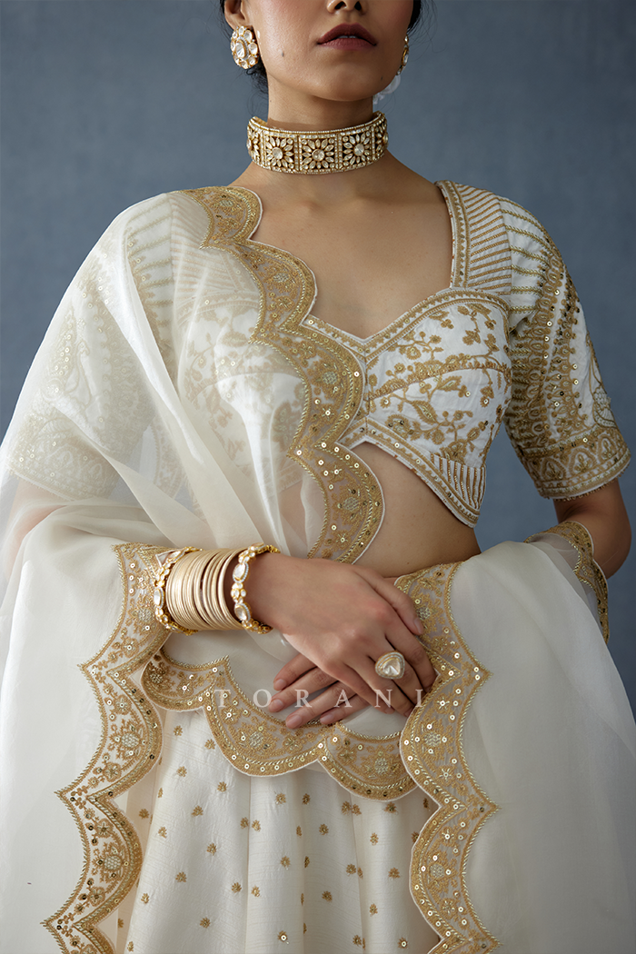 Gul-Bano Asharfi Odhni