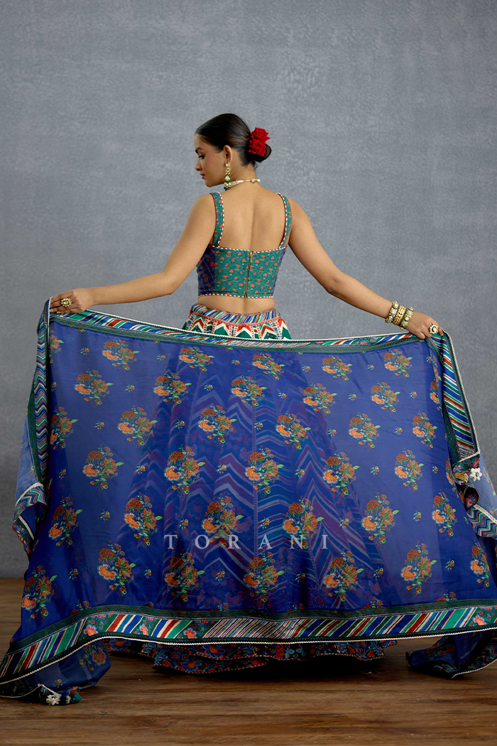 Mayurika Neelnaa Odhni
