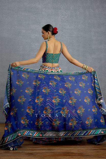 Mayurika Neelnaa Odhni