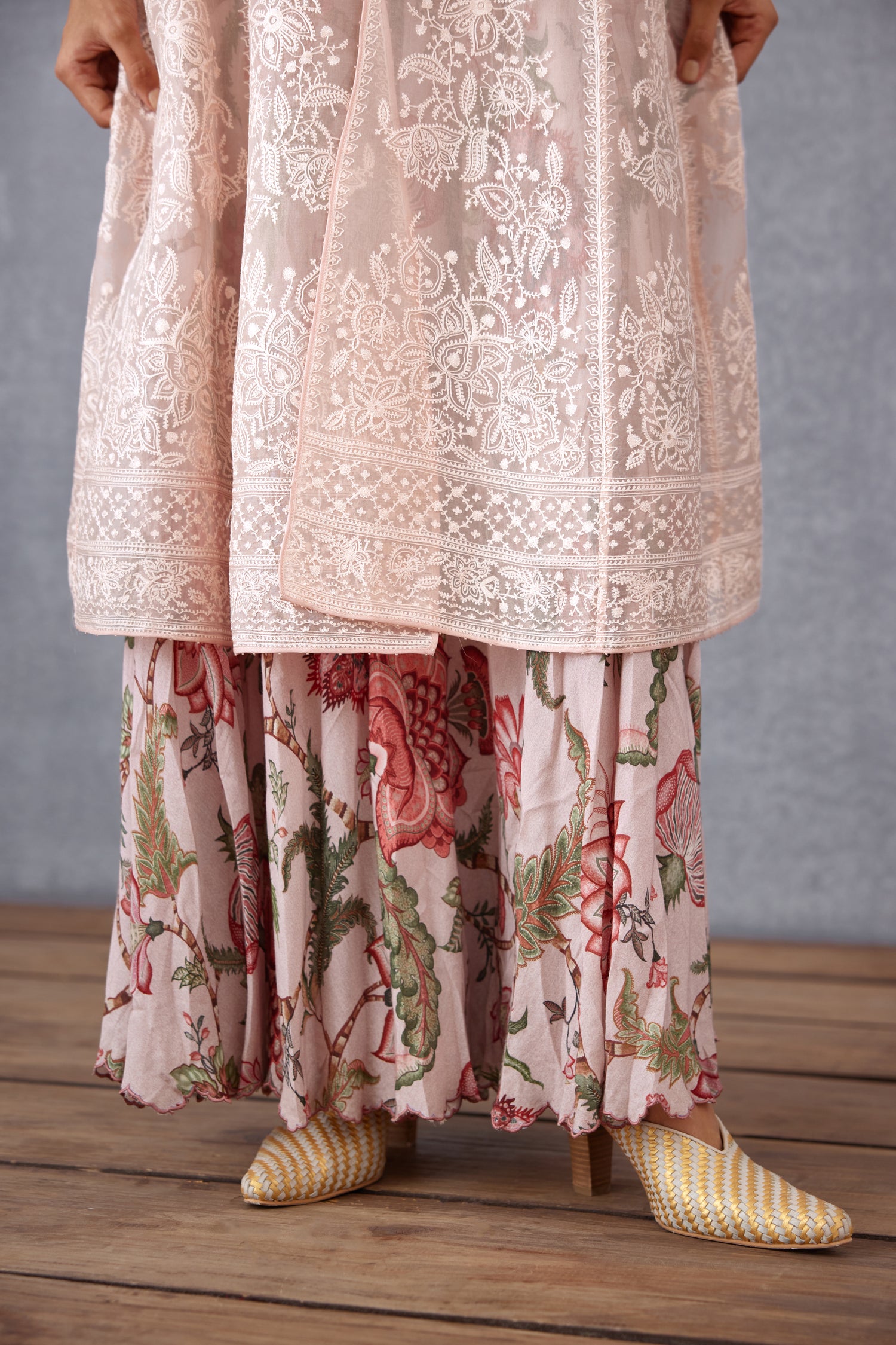 Gulbahari Paavni Cape Set