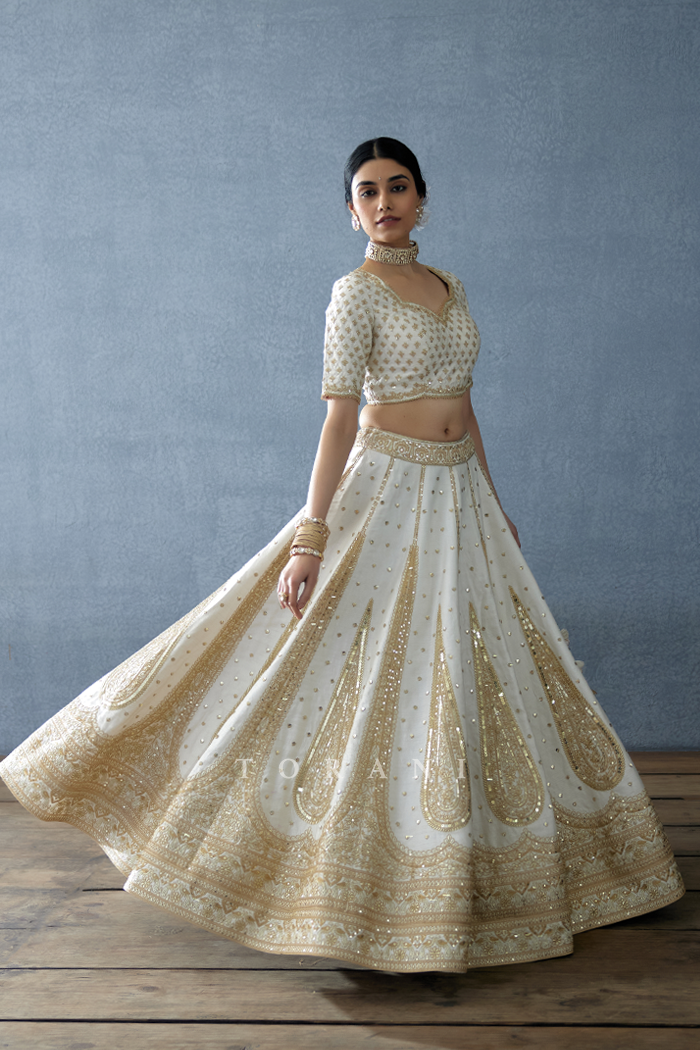 Gul-Bano Resham Lehenga Set