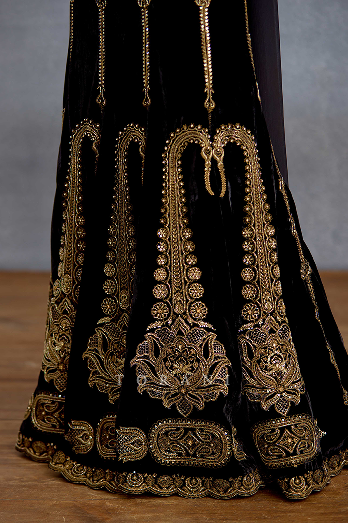 Siyahi Vanya Lehenga Set