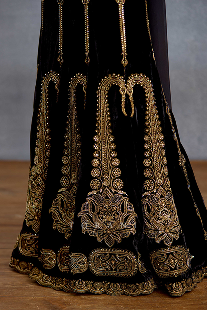 Siyahi Vanya Lehenga Set