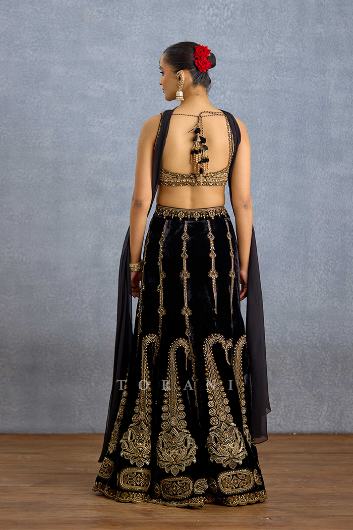 Siyahi Vanya Lehenga Set