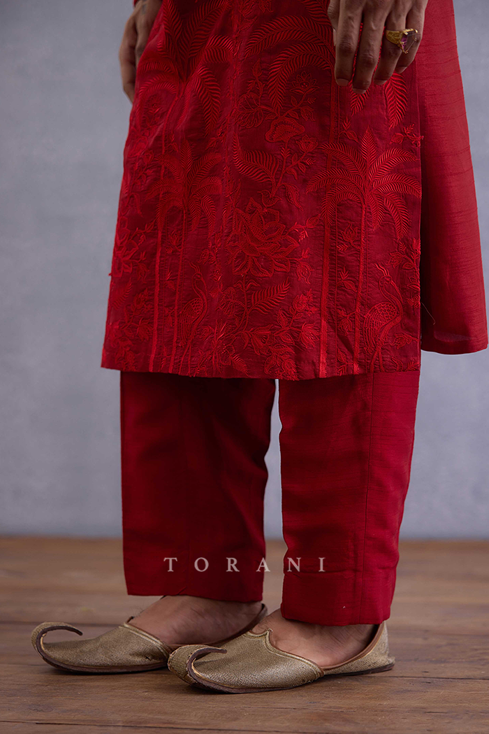 Surkh Aaqib Kurta Set