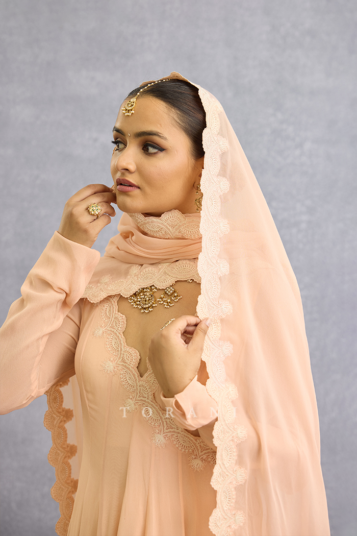 Gul-Mohar Prisha Odhni